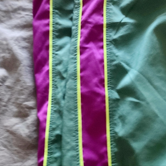 Northface shorts great colors! Nwt short or swim trunks - Picture 8 of 9